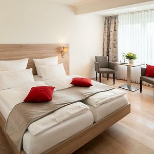 Zimmer mit Kingsize-Bett